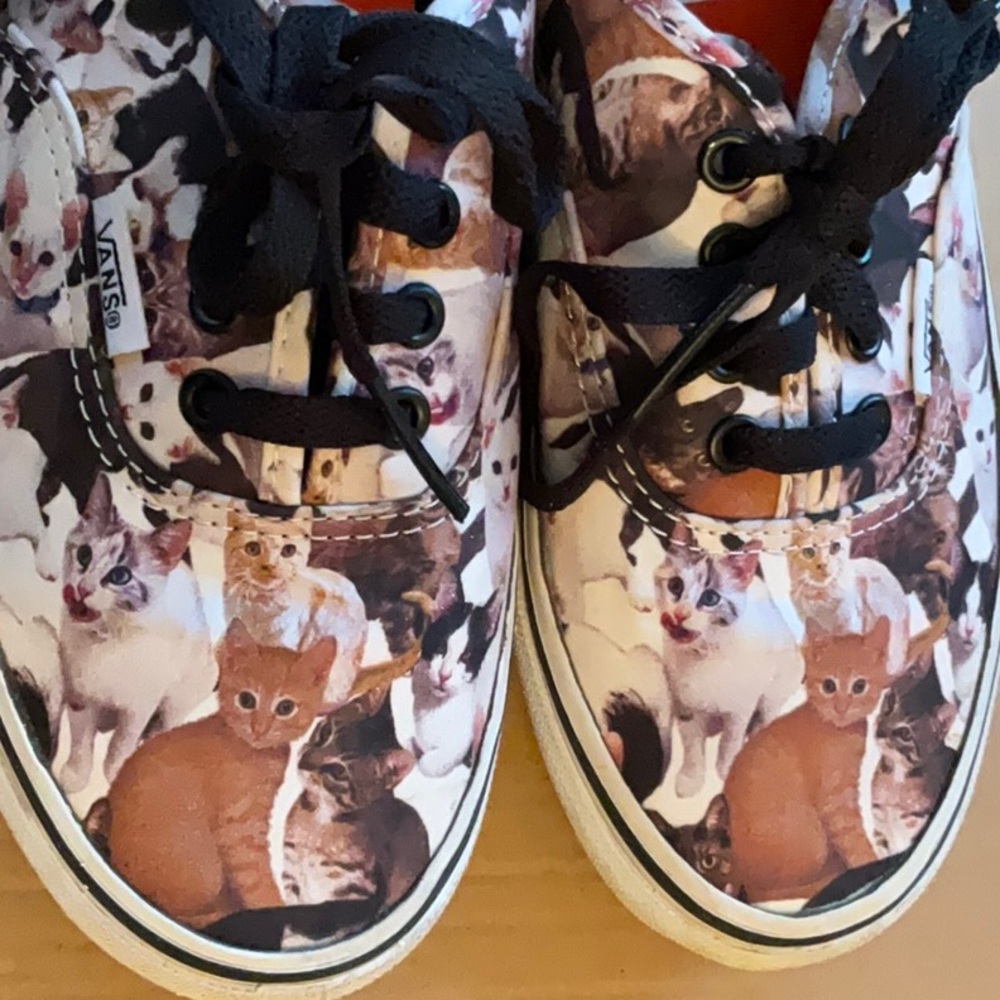 VANS Authentic (ASPCA) Kittens/True White, Kids 3.0